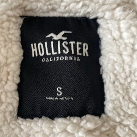 + HOLLISTER + Cropped Puffer Jacket - Picture 6 of 13